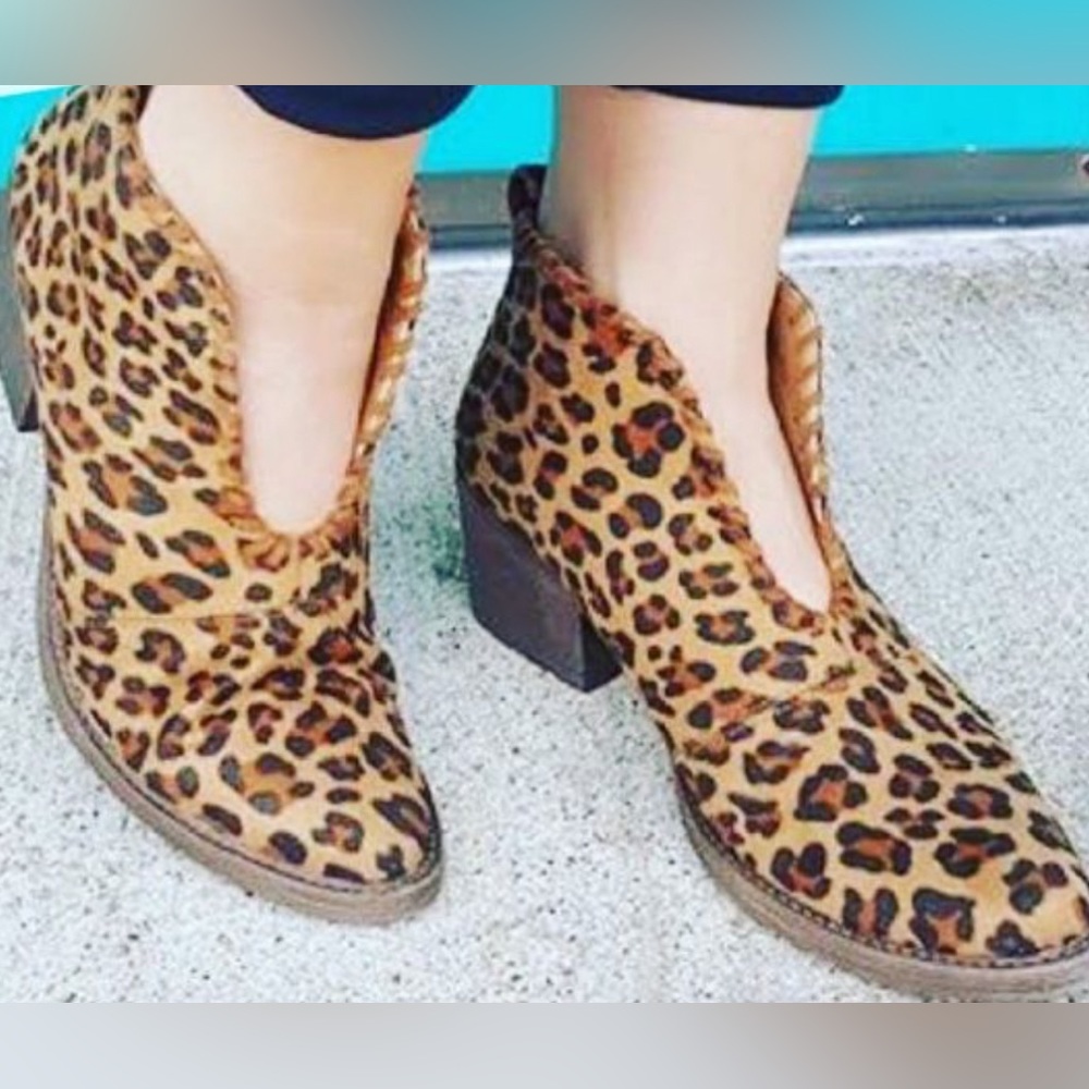 Volatile Leopard Cavalry Short Cut Out Bootie SZ 6.5